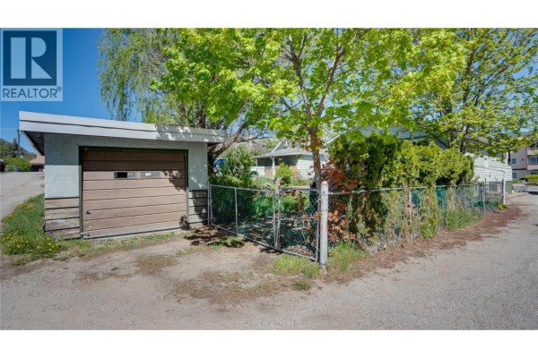 4pc Bathroom - 3004 37 Street, Vernon, BC V1T6G5 Photo 5