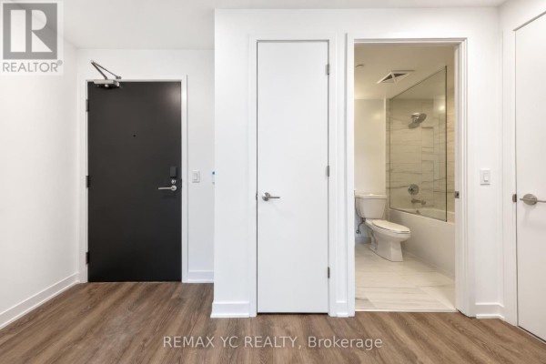 Kitchen - 3005 - 180 Front Street E, Toronto, ON M5A0K9 Photo 3