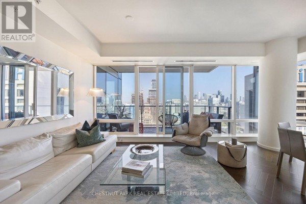 3006 - 180 University Avenue, Toronto, ON M5H0A2 Photo 2
