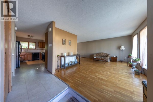 Dining room - 3007 52 Avenue, Lloydminster, AB T9V1P4 Photo 2
