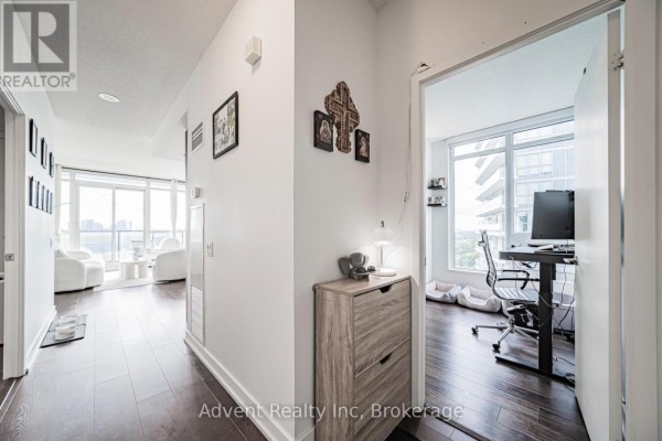 3008 - 121 Mcmahon Drive, Toronto, ON, photo 2