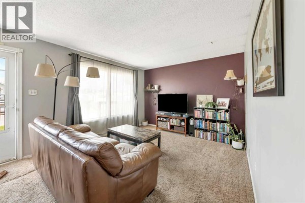 3009 49 Avenue, Lloydminster, SK, photo 3