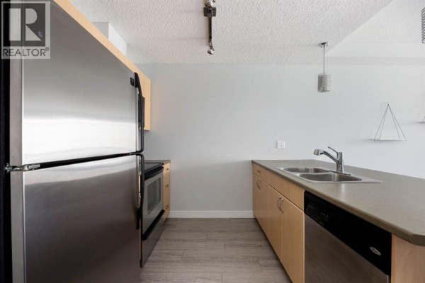 Living room - 301, 136a Sandpiper Road, Fort Mcmurray, AB T9K0J7 Photo 5