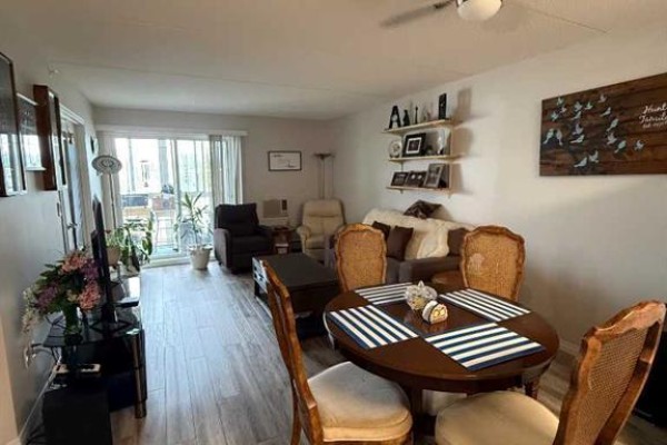 Living room - 301, 4514 54 Avenue, Olds, AB T4H1W5 Photo 5