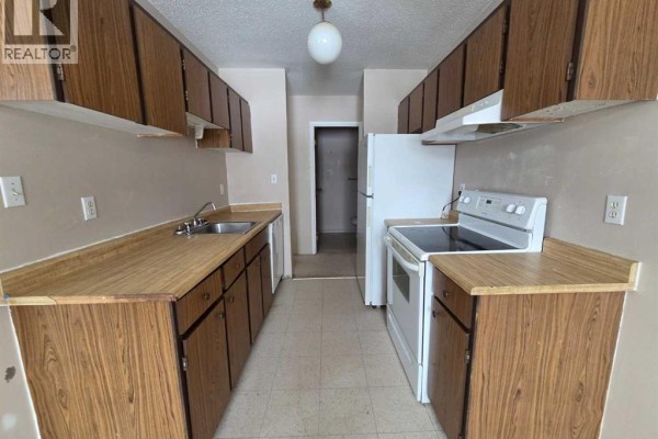 4pc Bathroom - 301, 5317 5 Avenue, Edson, AB T7E1P7 Photo 3