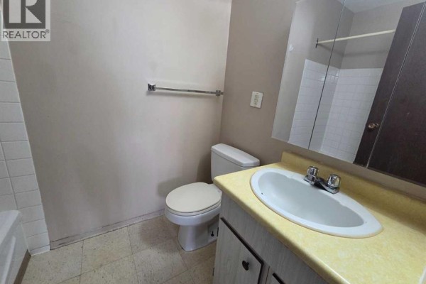 Storage - 301, 5317 5 Avenue, Edson, AB T7E1P7 Photo 4