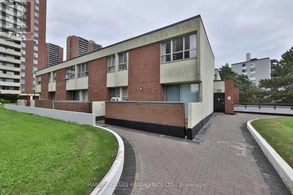 Living room - 301 - 10 Crescent Town Road, Toronto, ON M4C5L3 Photo 3