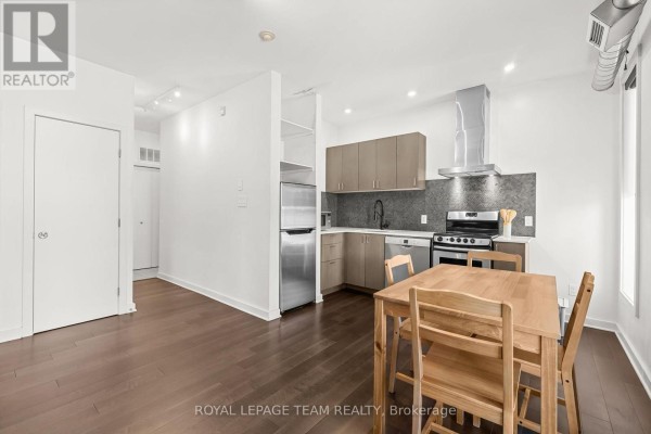 Kitchen - 301 - 1308 Thames Street, Ottawa, ON K1Z7N4 Photo 3