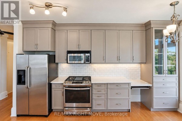 Living room - 301 - 140 Cedar Island Road, Orillia, ON L3V1T1 Photo 3