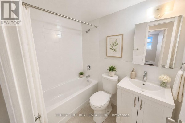 301 - 165 Barrington Avenue, Toronto, ON M2C5N1 Photo 4