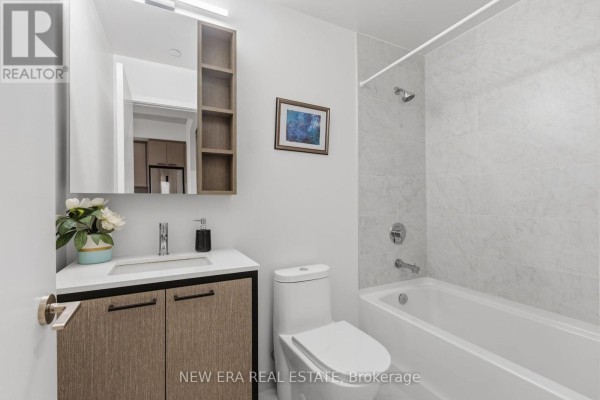 Kitchen - 301 - 1808 St. Clair Avenue W, Toronto, ON M6N1J5 Photo 2