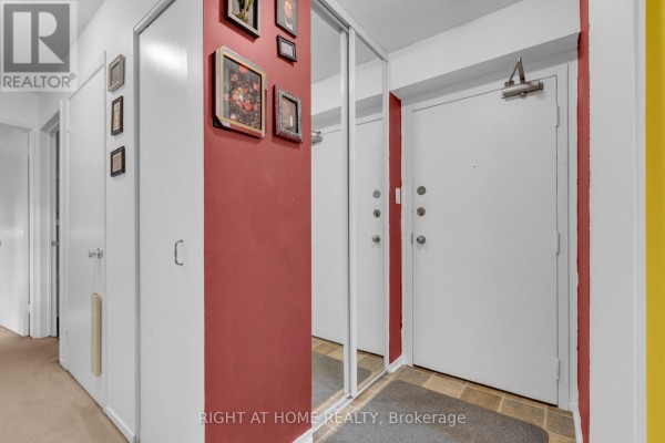 301 - 280 Brittany Drive, Ottawa, ON K1K4M4 Photo 4