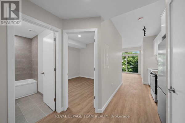 Bathroom - 301 - 370 Athlone Avenue, Ottawa, ON K1Z5M4 Photo 4