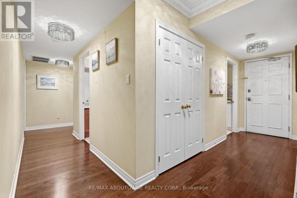 Primary Bedroom - 301 - 390 Upper Middle Road, Oakville, ON L6H0A5 Photo 5