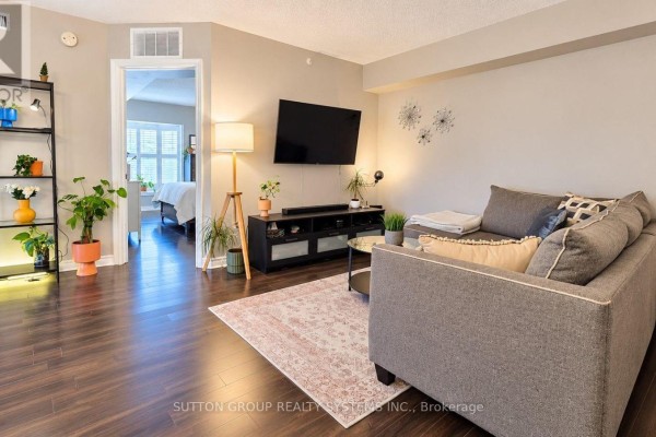 Kitchen - 301 - 4005 Kilmer Drive, Burlington, ON L7M4M2 Photo 3