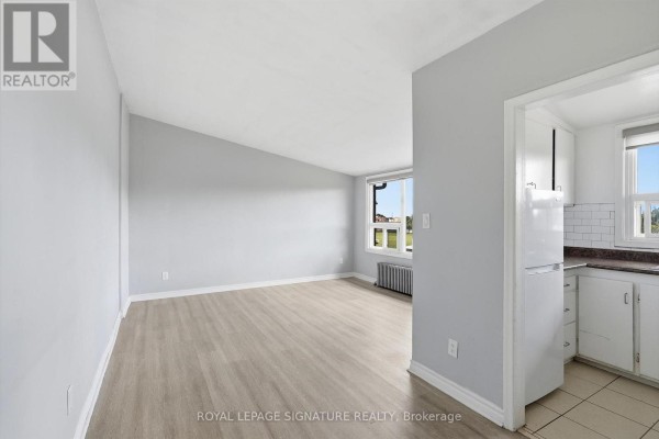 301 - 49 Cuffley Crescent S, Toronto, ON, photo 2