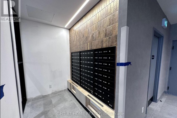 301 - 5 Lakeview Avenue, Toronto, ON M6J0H3 Photo 3