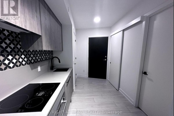 301 - 5 Lakeview Avenue, Toronto, ON M6J0H3 Photo 5