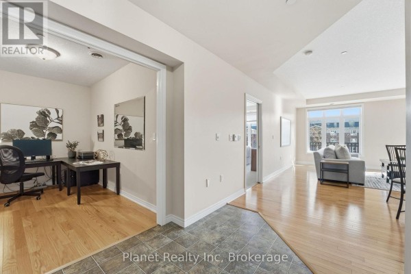 Living room - 301 - 65 Bayberry Drive, Guelph, ON N1G5K8 Photo 5