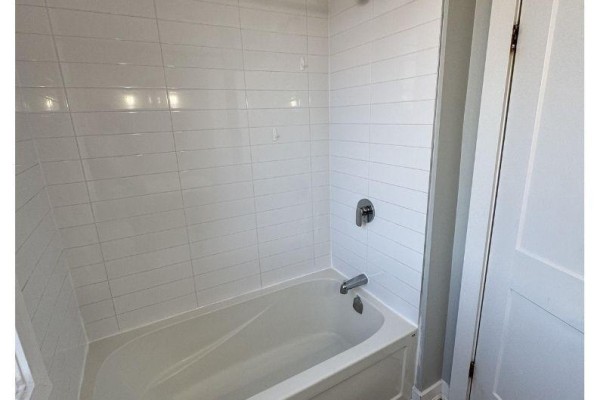 301 - 657 Barton Street E, Hamilton, ON L8L3A3 Photo 5