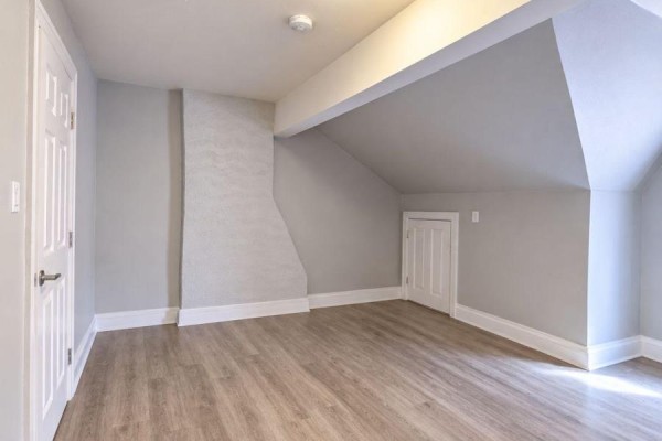 301 - 72 Victoria Avenue S, Hamilton, ON, photo 3