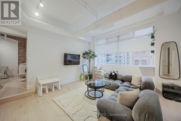 Primary Bedroom - 301 - 80 Sherbourne Street, Toronto, ON M5A2R1 Photo 4