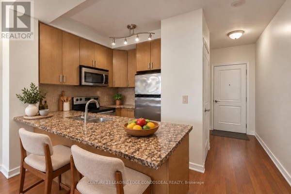 301 - 9235 Jane Street, Vaughan, ON L6A0J8 Photo 3