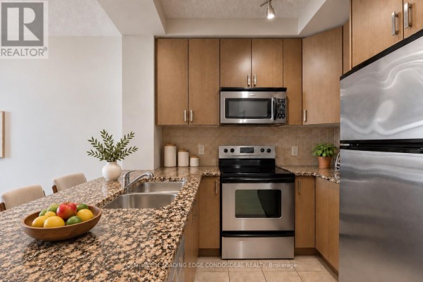 301 - 9235 Jane Street, Vaughan, ON L6A0J8 Photo 4
