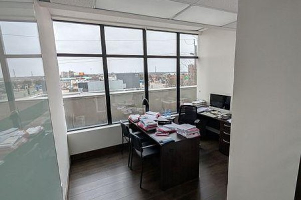 301 10376 Yonge Street, Richmond Hill, ON L4C3B8 Photo 4