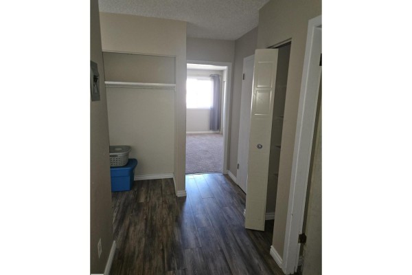 #301 10615 110 Street Nw Nw, Edmonton, AB T5H3C7 Photo 3