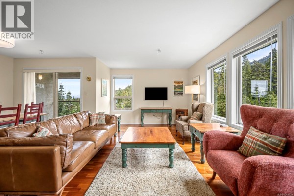 Living room - 301 1380 Henry Rd, Courtenay, BC V9J1L0 Photo 4