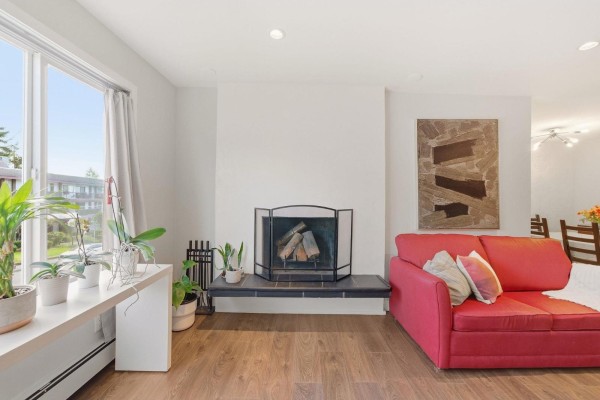 301 1381 Martin Street, White Rock, BC V4B3W6 Photo 2