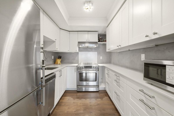301 1381 Martin Street, White Rock, BC V4B3W6 Photo 5
