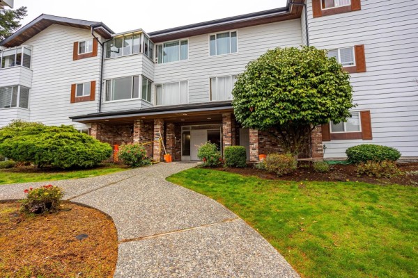 301 1390 Martin Street, White Rock, BC V4B3W5 Photo 2