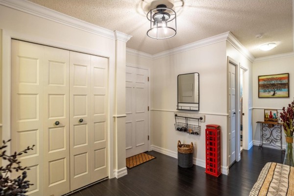 301 1390 Martin Street, White Rock, BC V4B3W5 Photo 3