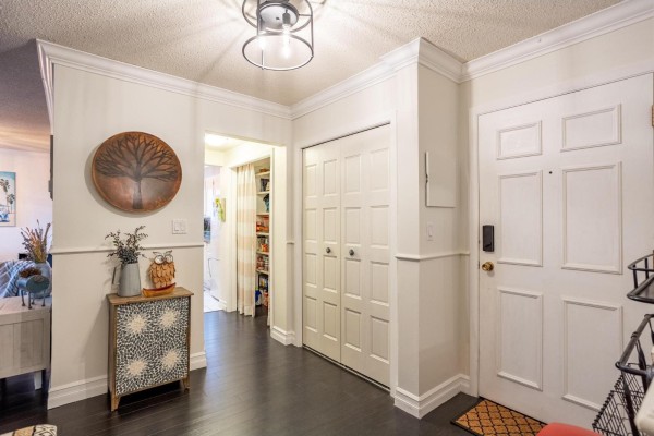 301 1390 Martin Street, White Rock, BC V4B3W5 Photo 4