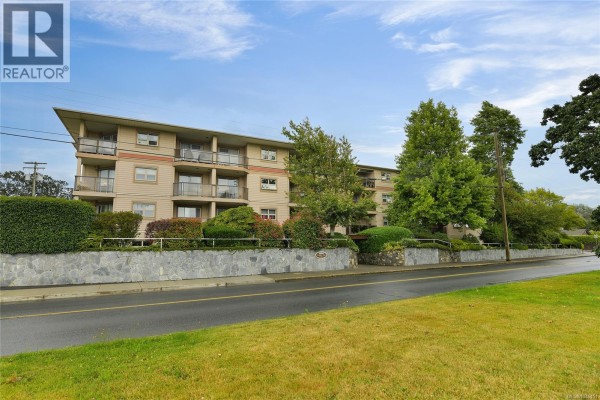 301 1694 Cedar Hill Cross Rd, Saanich