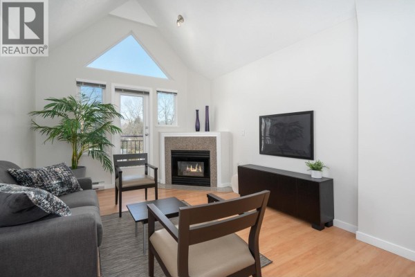 301 1928 E 11th Avenue, Vancouver, BC V5N1Z2 Photo 2