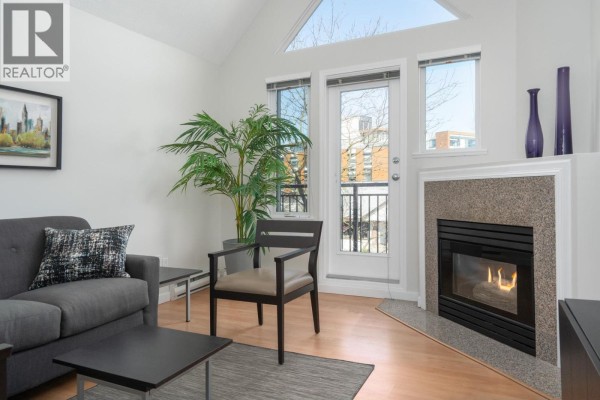 301 1928 E 11th Avenue, Vancouver, BC V5N1Z2 Photo 4