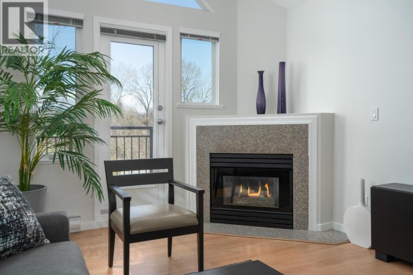 301 1928 E 11th Avenue, Vancouver, BC V5N1Z2 Photo 5