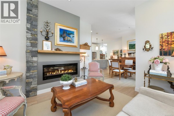 Ensuite - 301 2580 Penrhyn St, Saanich, BC V8N1G3 Photo 4