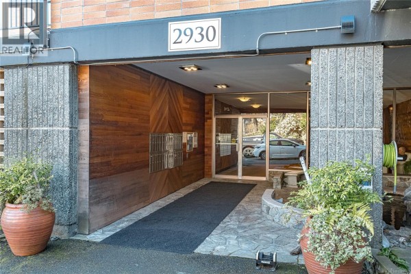 301 2930 Cook St, Victoria, BC, photo 3