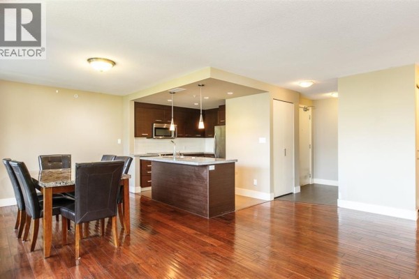 301 2959 Glen Drive, Coquitlam, BC V3B0B8 Photo 4