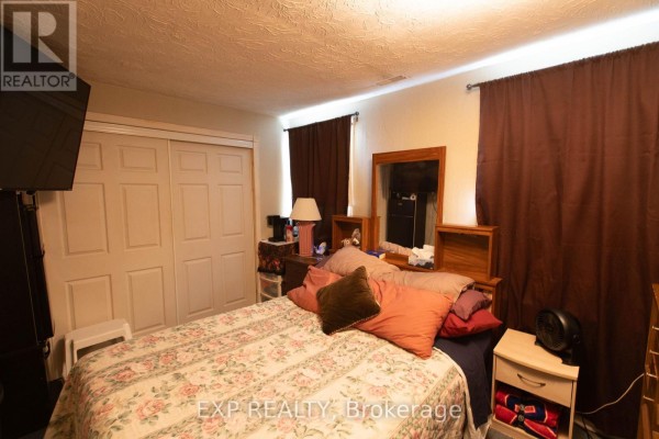 301-303 Fourth Street W, Cornwall, ON K6J2S3 Photo 2