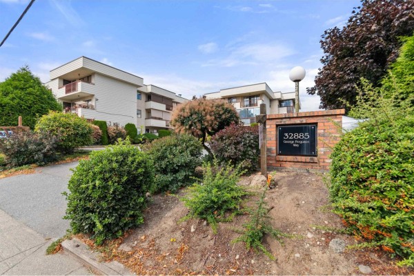 301 32885 George Ferguson Way, Abbotsford, BC V2S7X1 Photo 2