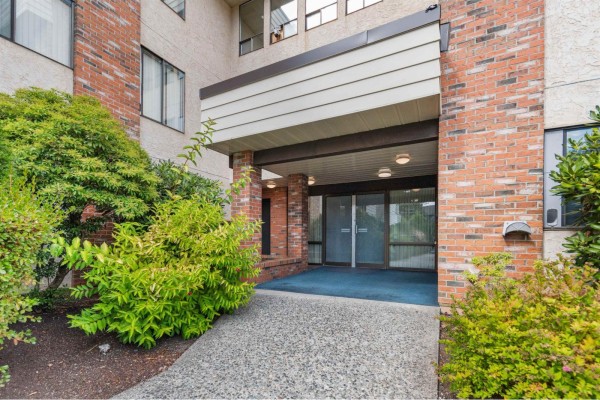 301 32885 George Ferguson Way, Abbotsford, BC V2S7X1 Photo 3