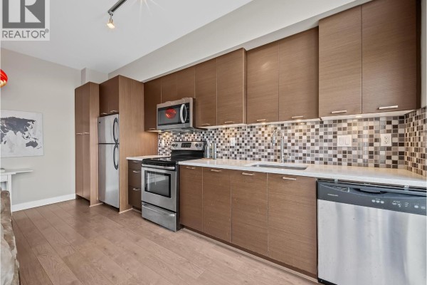 301 4372 Fraser Street, Vancouver, BC V5V4G3 Photo 2