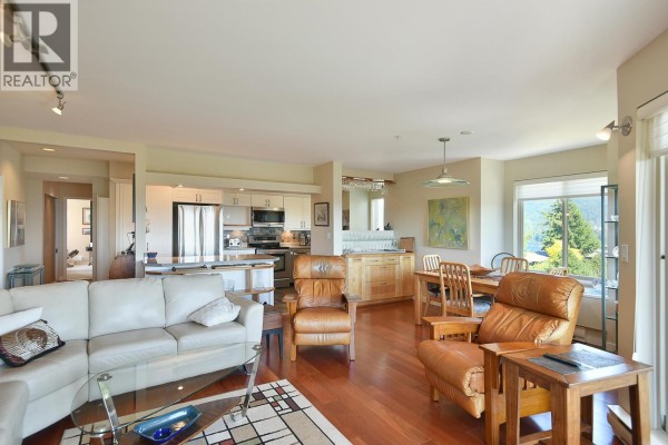 301 5780 Trail Avenue, Sechelt, BC, photo 3