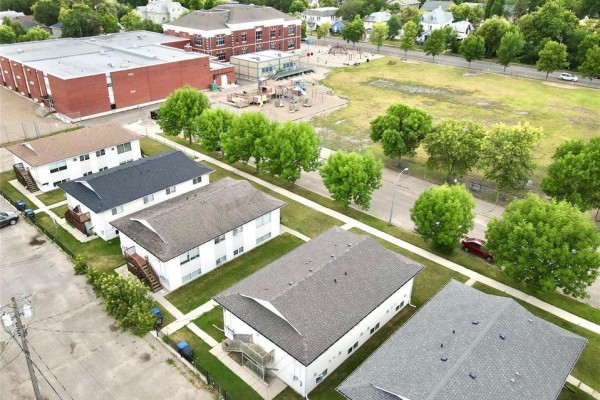 301 5th Street, Brandon, MB, photo 2