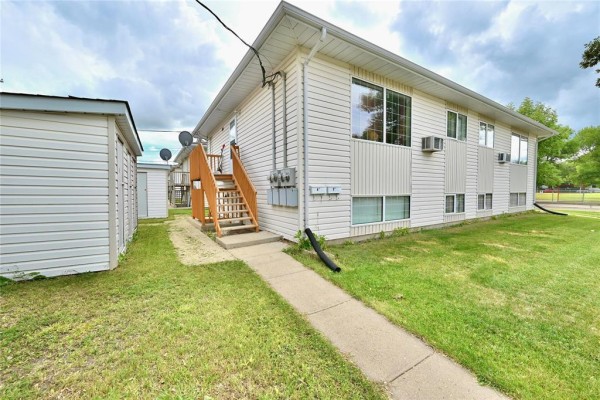 301 5th Street, Brandon, MB R7A7M3 Photo 5